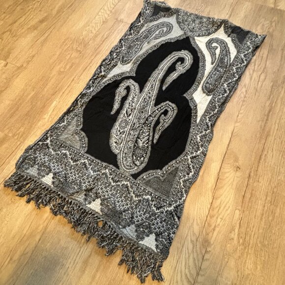 IT'S A NEW VISION | 100% Wool Scarf | Black and Grey - Picture 4 of 4